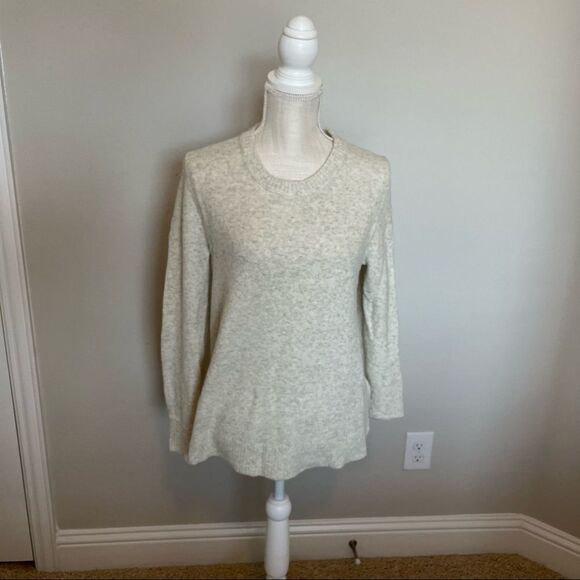 Super Soft Grey J. Crew Sweater Size Small - Picture 1 of 4